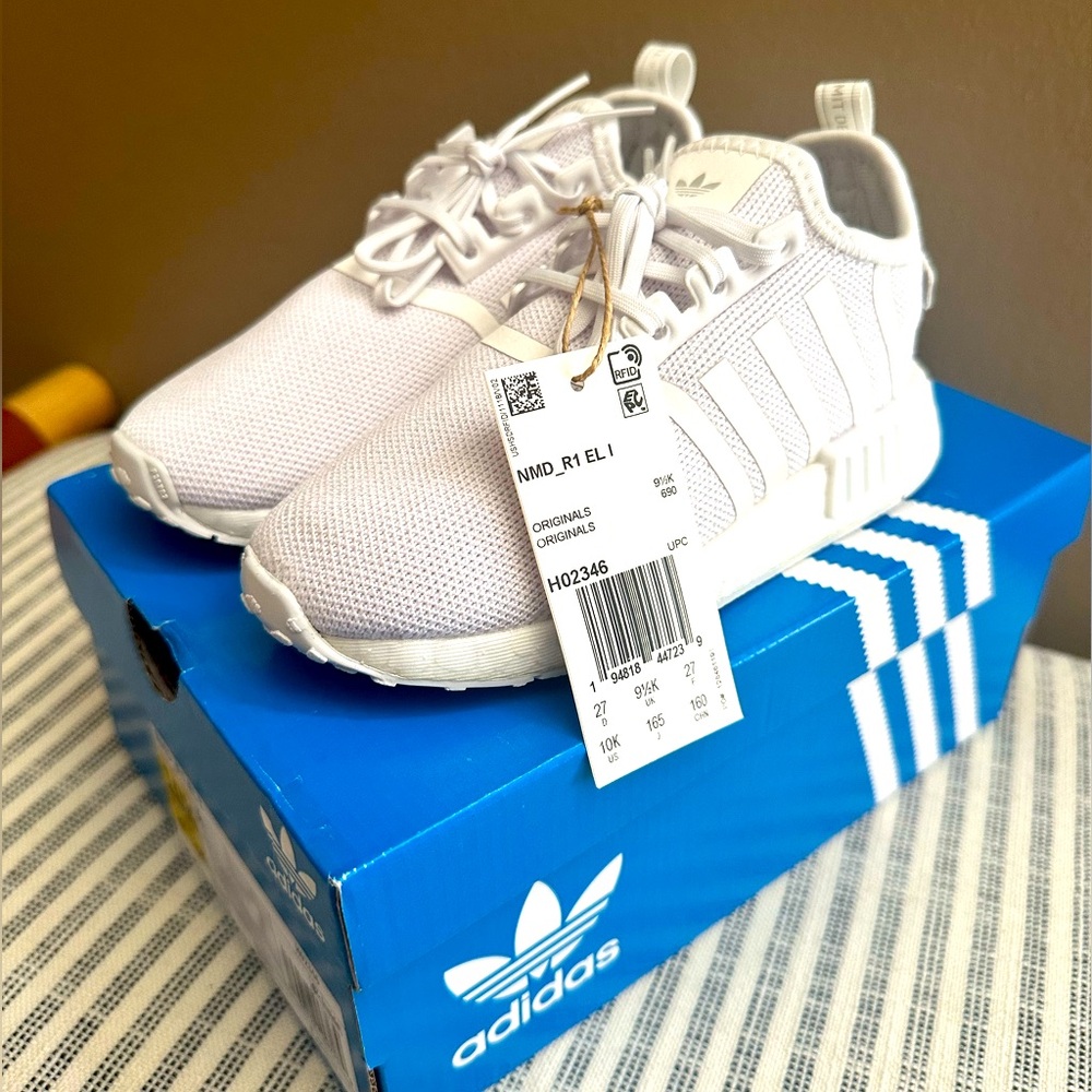 Brand new never worn sneakers.